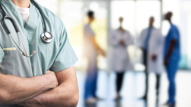 medici rezidenți